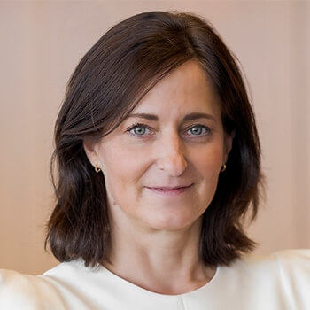<strong><span>Petra Walter</span> Zentrale Raiffeisenwerbung</strong><br>Erarbeitete in einem tiefgehenden Prozess eine erweiterte Markenidentität für die Raiffeisen Bankengruppe in Österreich.
