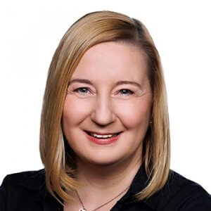 Nicole Puzsar (MA 48)